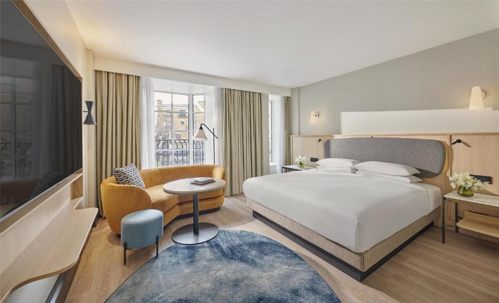 King Room with City View - Club Access - Image 1