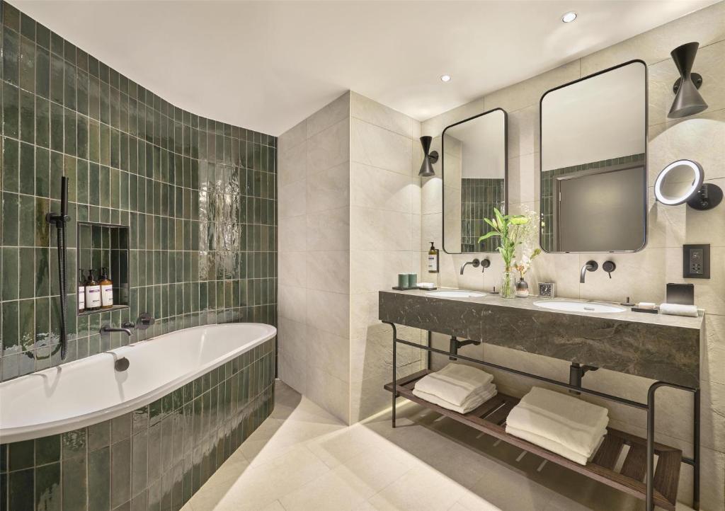 Presidential Suite - Image 12