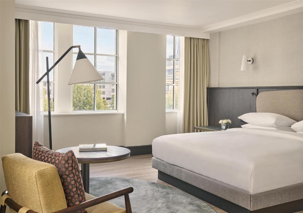 Regency Suite with City View - Image 12