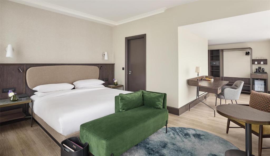 Regency Suite with City View - Image 1