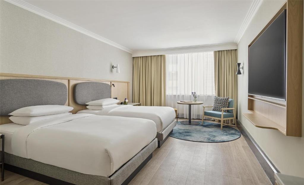 Twin Room - Club Access - Image 8