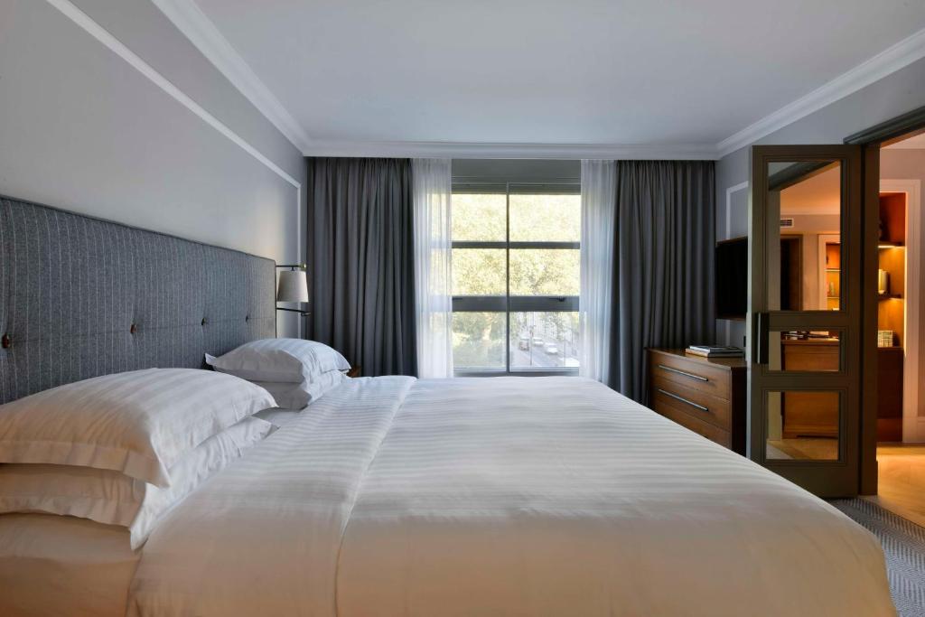 Executive Suite - Image 2