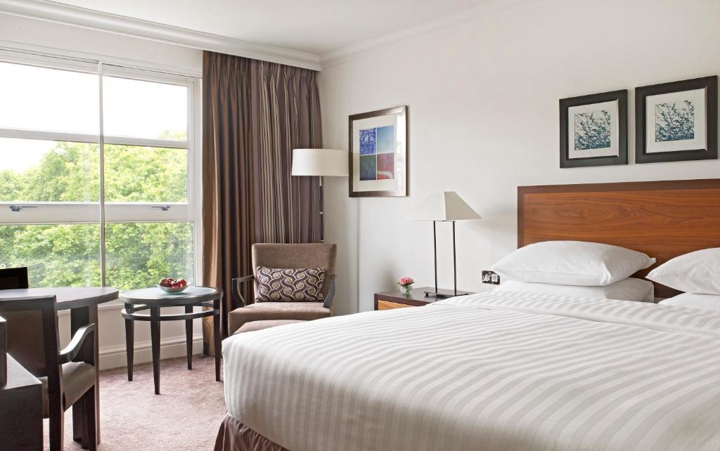 King Room with Garden View - Club Access - Image 5