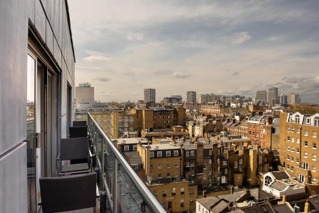 Premium Suite with Balcony and View - Image 4