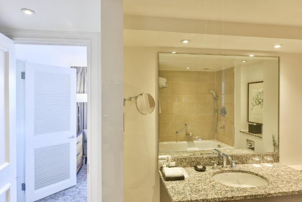 Suite with Balcony - Image 2