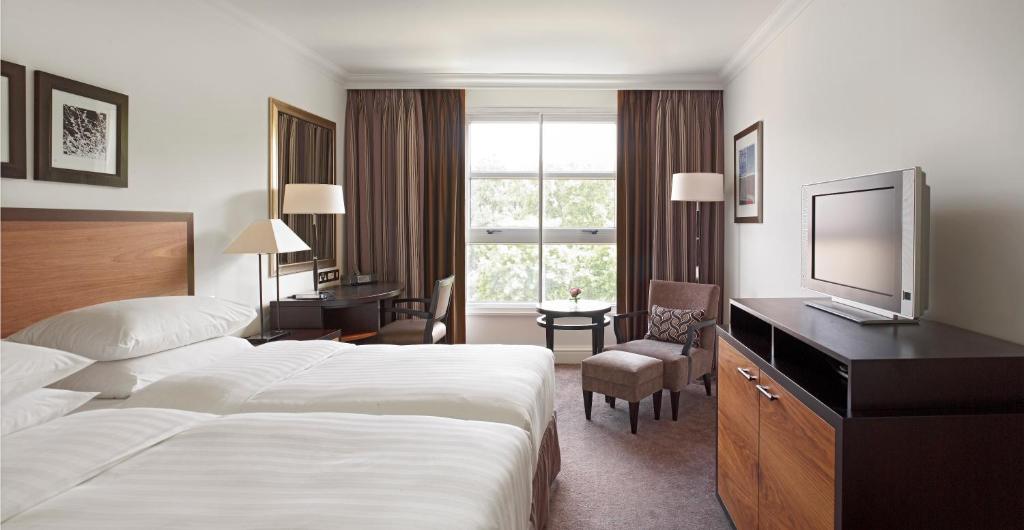 Twin Room with Garden View - Club Access - Image 1