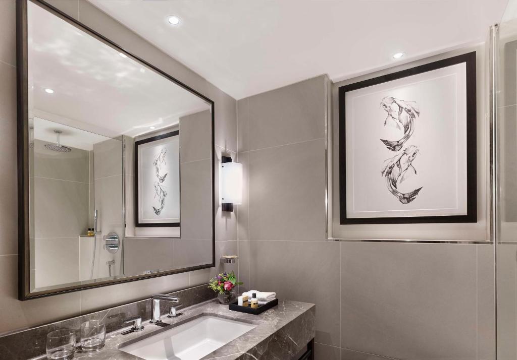 Twin Room with Garden View - Club Access - Image 2