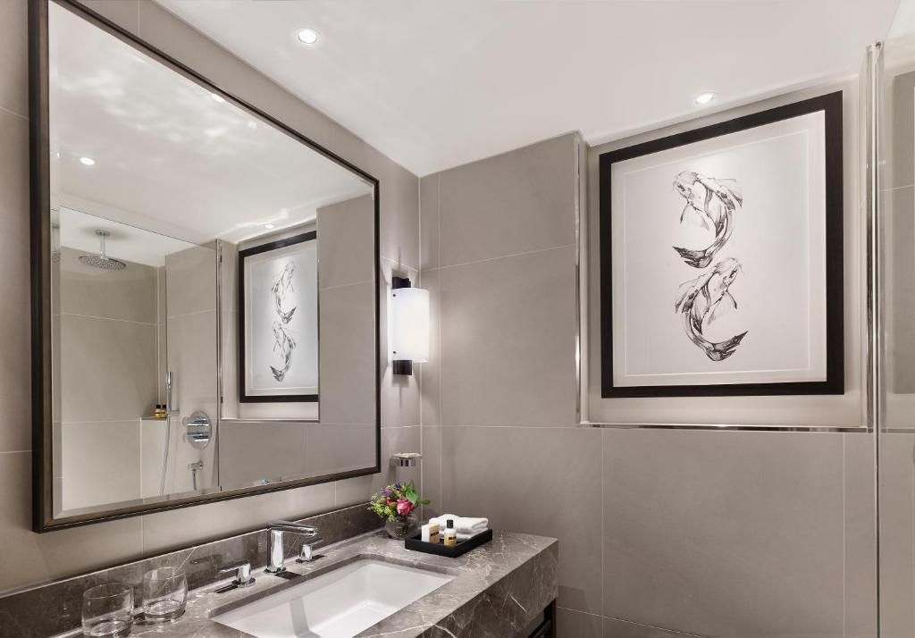 Twin Room with Garden View - Club Access - Image 4