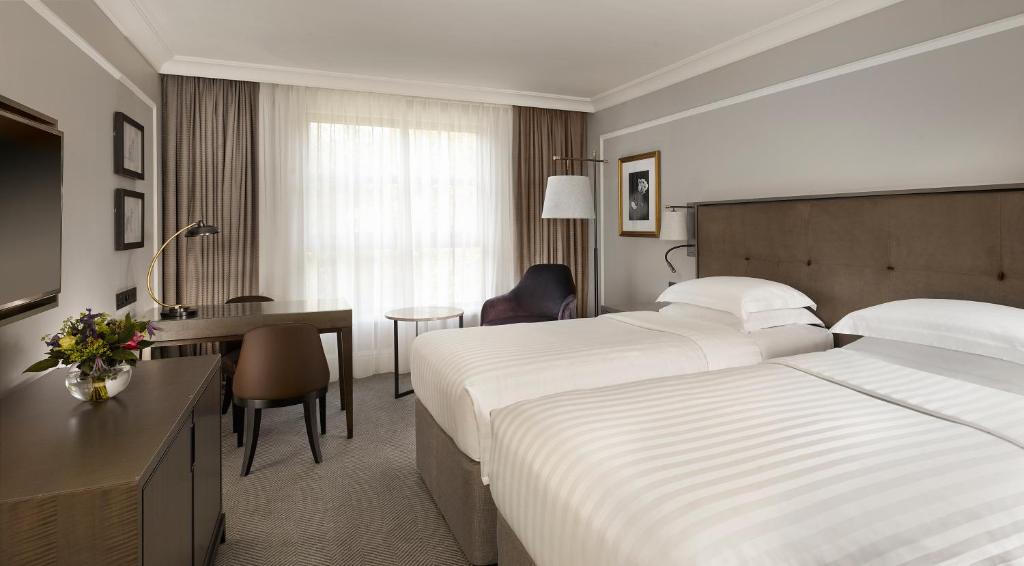 Twin Room with Garden View - Club Access - Image 5