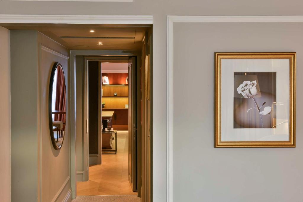 Two-Bedroom Suite with Garden View - Image 4