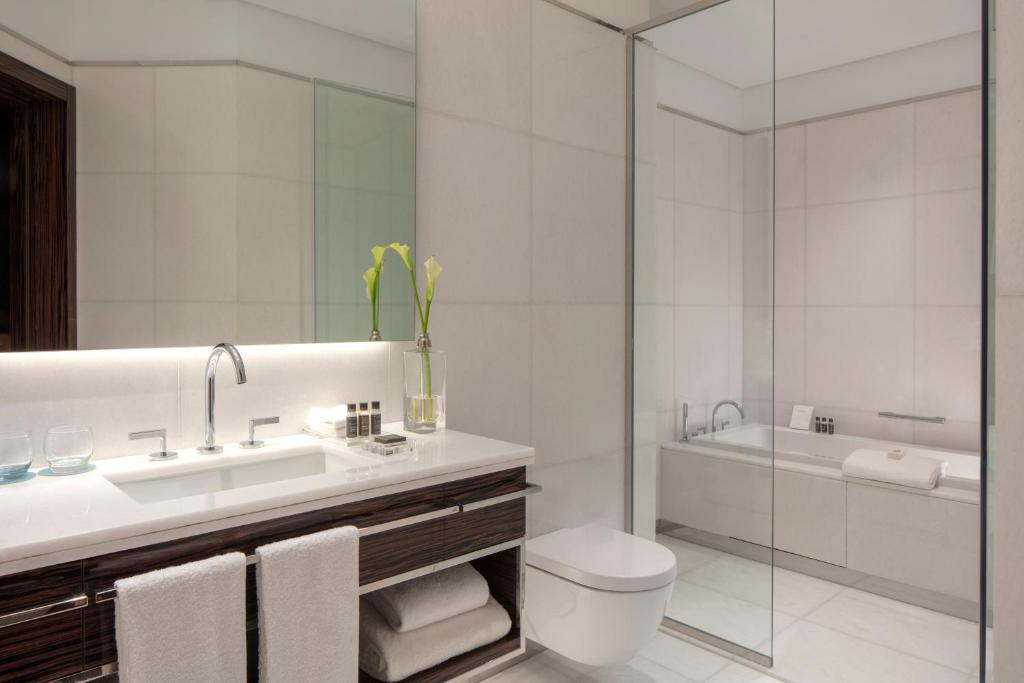 All Access Suite, One Bedroom with Balcony and Burj Khalifa View - Image 1