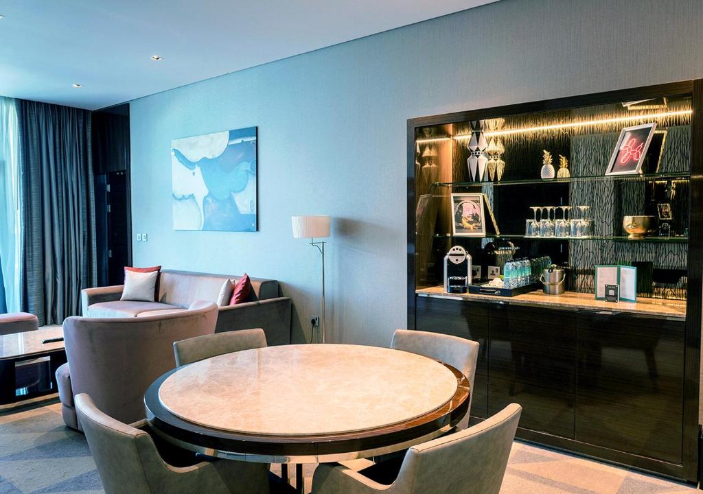 All Access Suite, One Bedroom with Balcony and Burj Khalifa View - Image 11