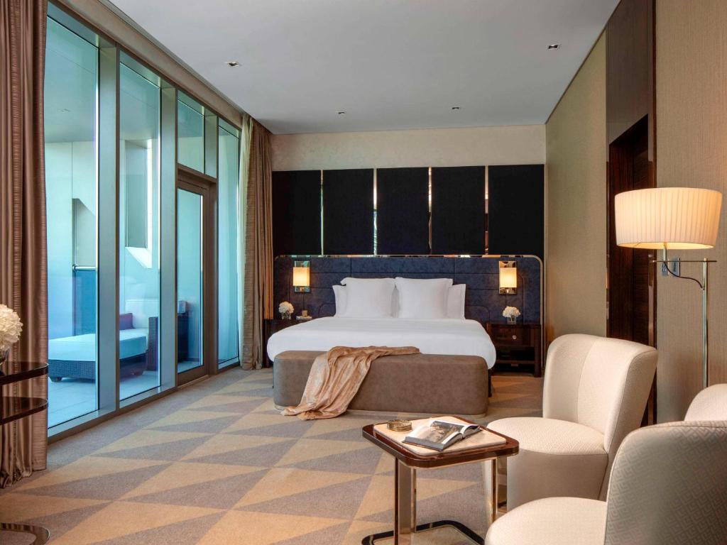 All Access Suite, One Bedroom with Balcony and Burj Khalifa View - Image 15