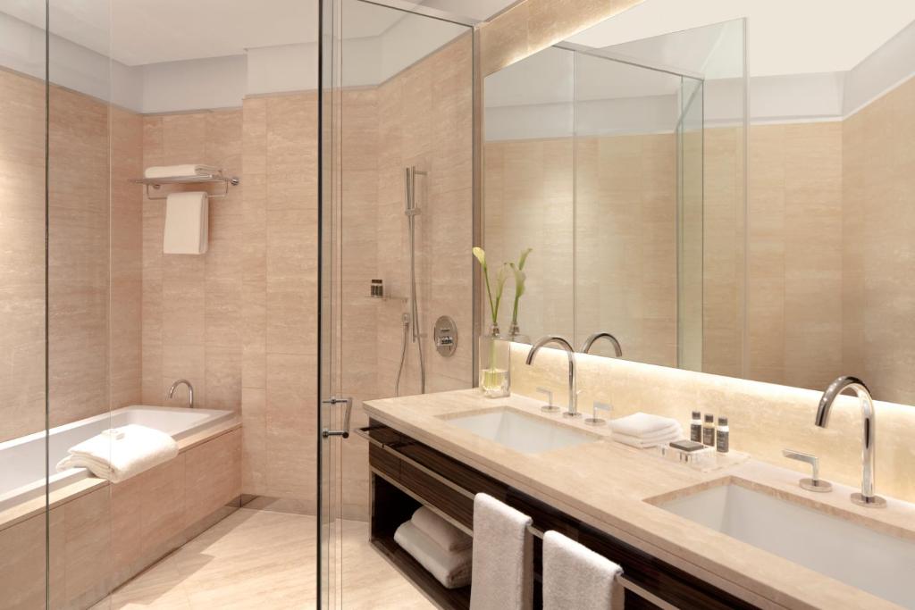 All Access Suite, One Bedroom with Balcony and Burj Khalifa View - Image 2