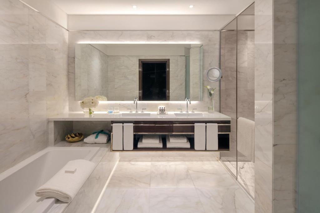 All Access Suite, One Bedroom with Balcony and Burj Khalifa View - Image 3