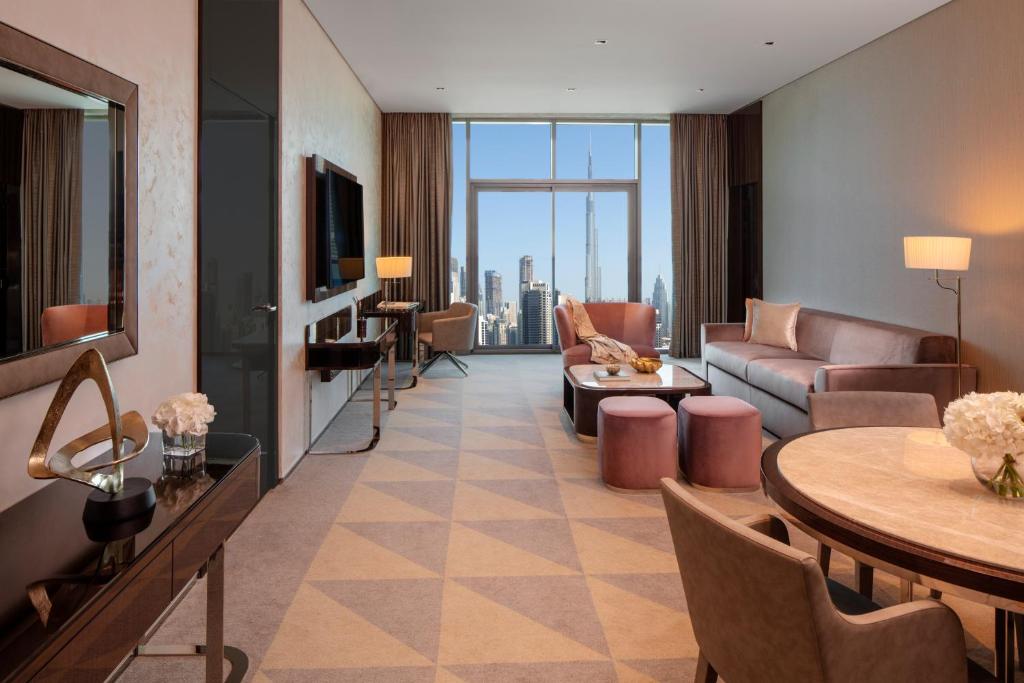 All Access Suite, One Bedroom with Balcony and Burj Khalifa View - Image 6