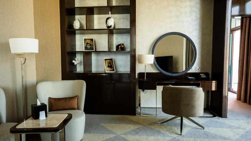 All Access Suite, One Bedroom with Balcony and Burj Khalifa View - Image 8