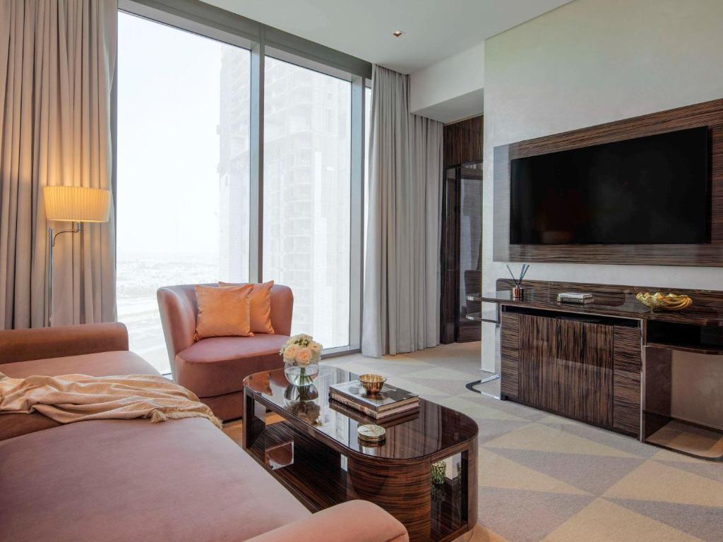 Platinum Suite, One Bedroom with Balcony - Image 10