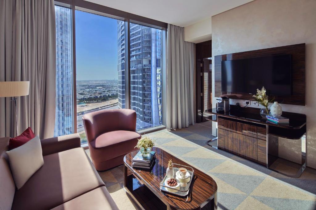 Platinum Suite, One Bedroom with Balcony - Image 5
