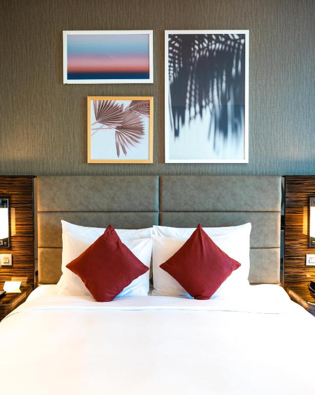 Platinum Suite, Studio with Balcony and Burj Khalifa View - Image 15