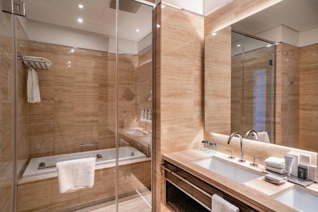 Platinum Suite, Studio with Balcony and Burj Khalifa View - Image 16