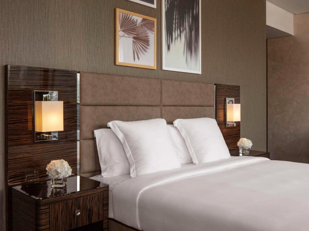 Platinum Suite, Studio with Balcony and Burj Khalifa View - Image 19