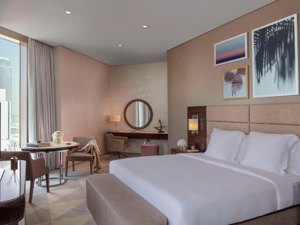 Platinum Suite, Studio with Balcony and Burj Khalifa View - Image 20