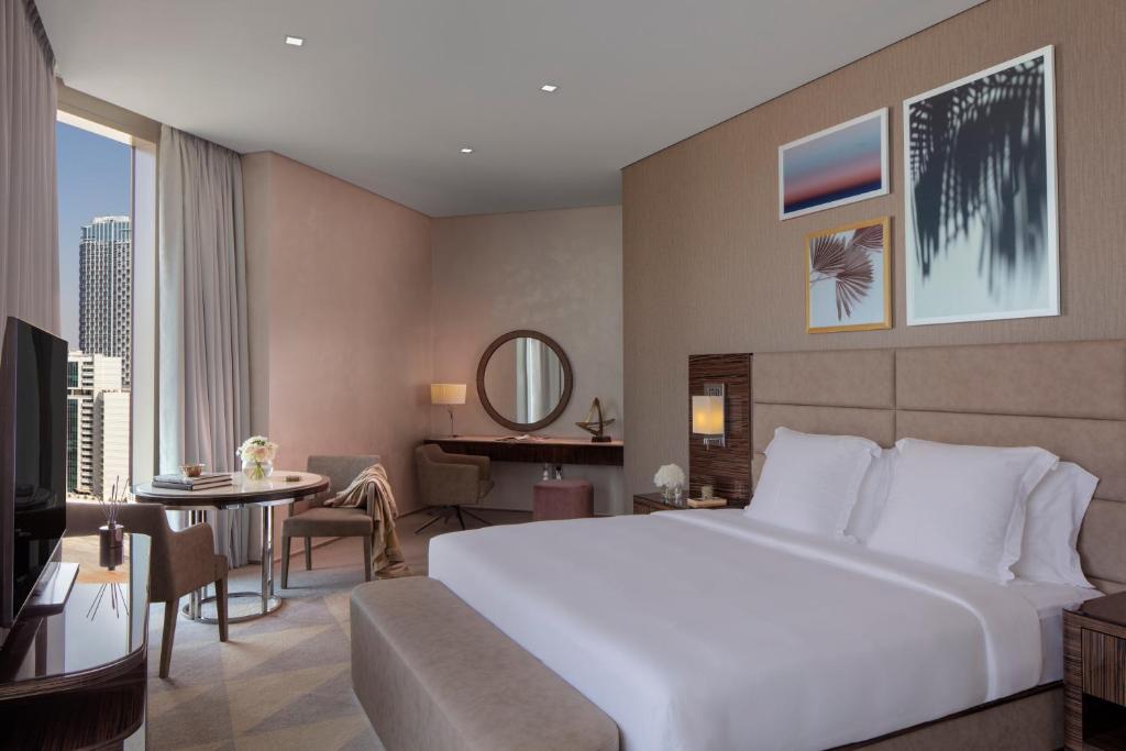 Platinum Suite, Studio with Balcony and Burj Khalifa View - Image 3