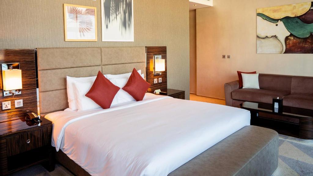 Platinum Suite, Studio with Balcony and Burj Khalifa View - Image 7