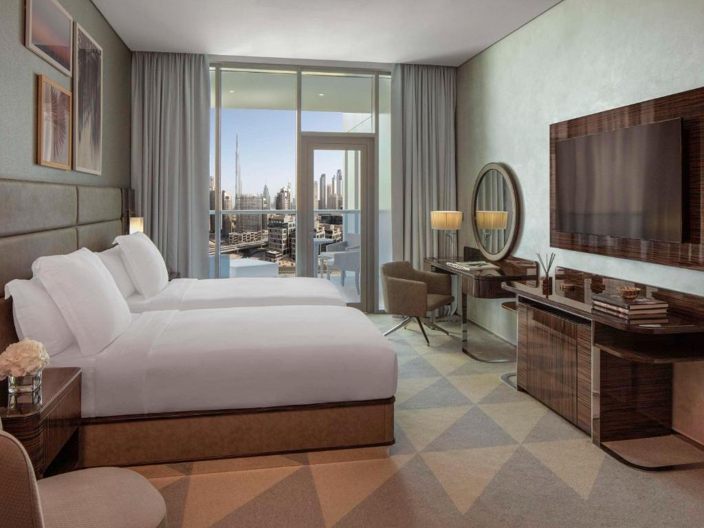 VIP King with Balcony and Burk Khalifa View - Image 12