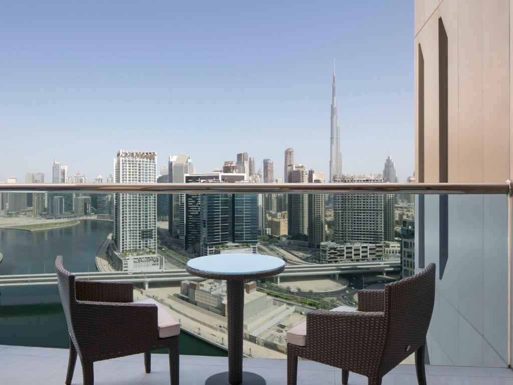 VIP King with Balcony and Burk Khalifa View - Image 14