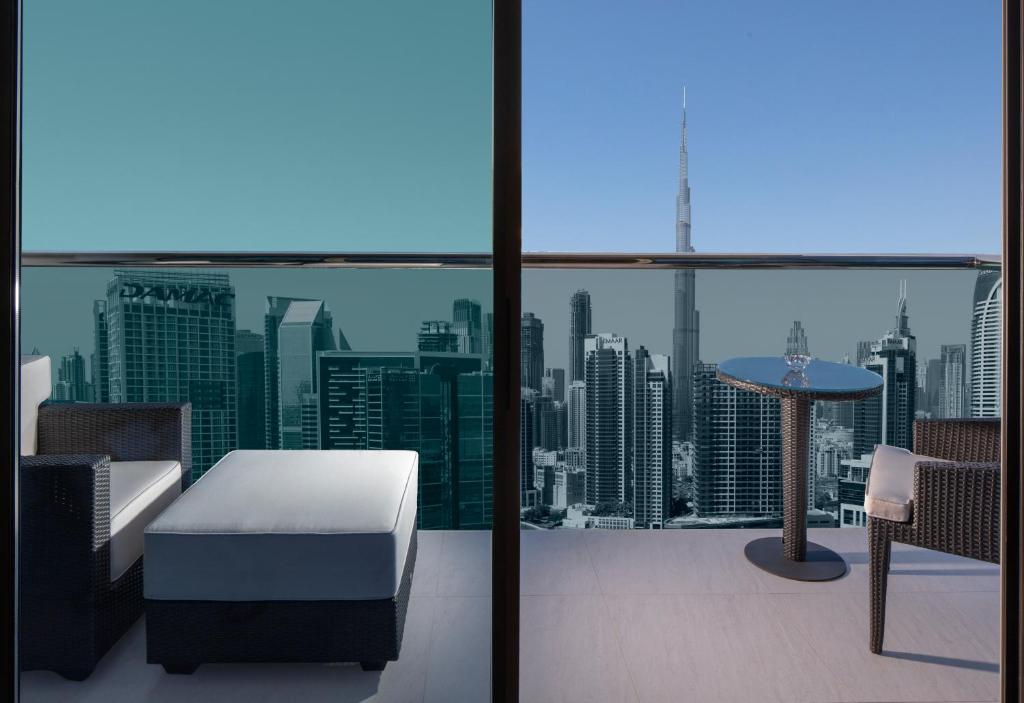 VIP King with Balcony and Burk Khalifa View - Image 5