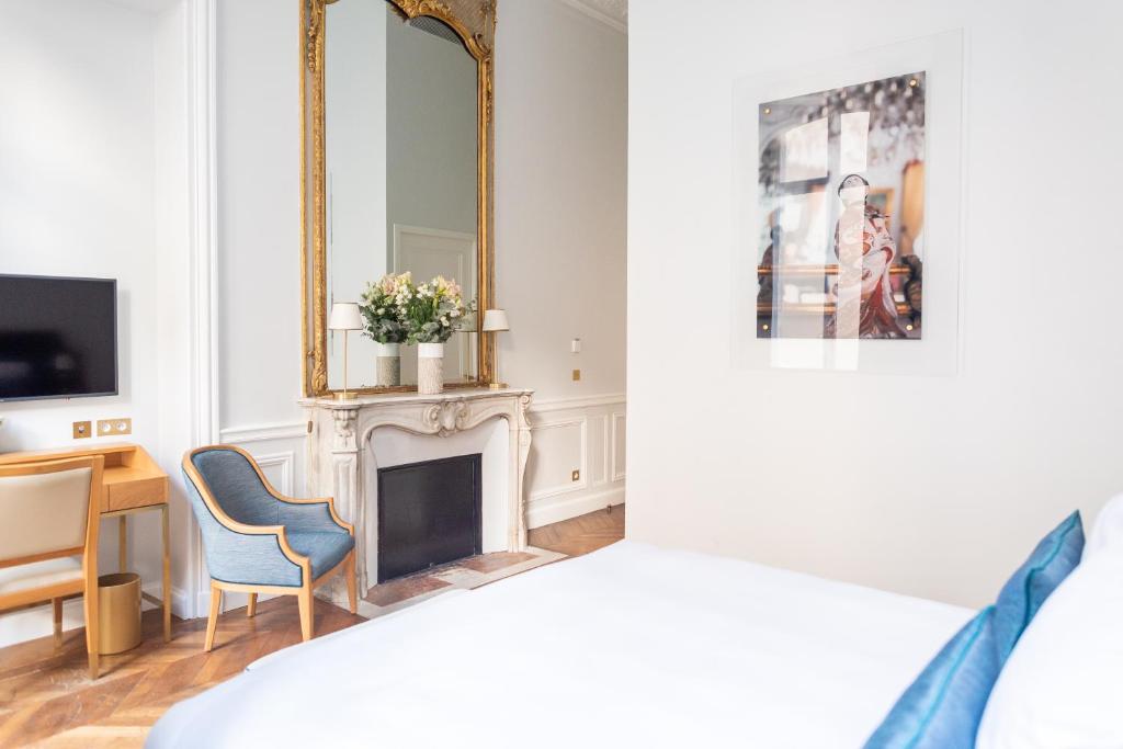 Deluxe Double or Twin Room - Image 11