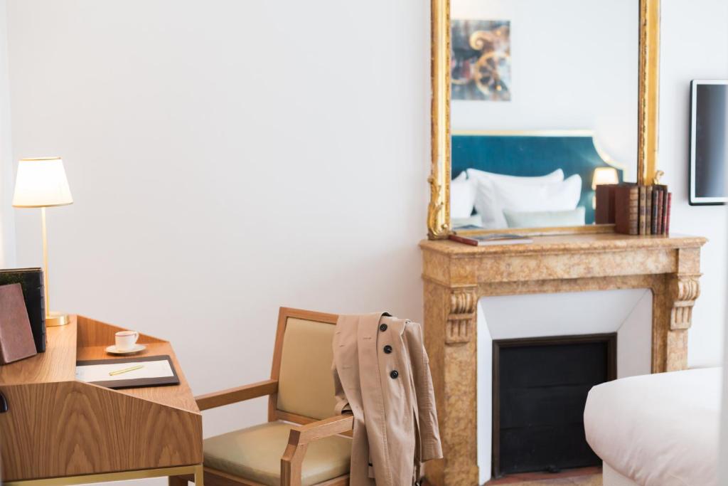 Deluxe Family Room - Image 2