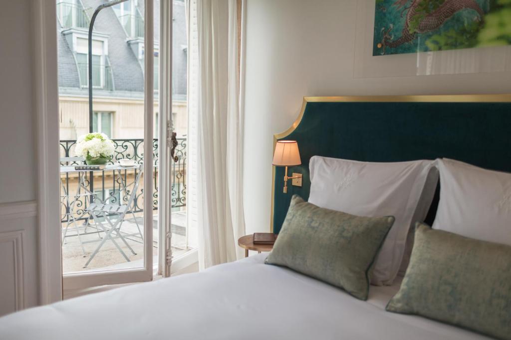 Double or Twin Room with Terrace - Image 7