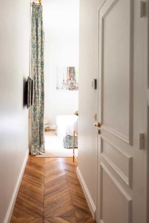 Superior Double or Twin Room - Image 11