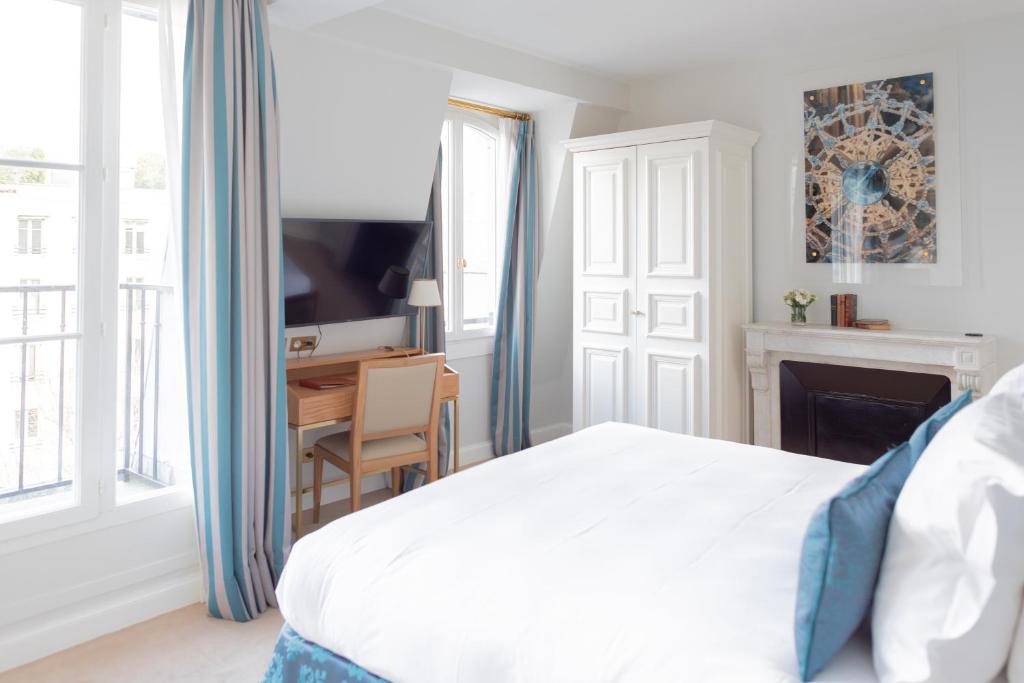 Superior Double or Twin Room - Image 12