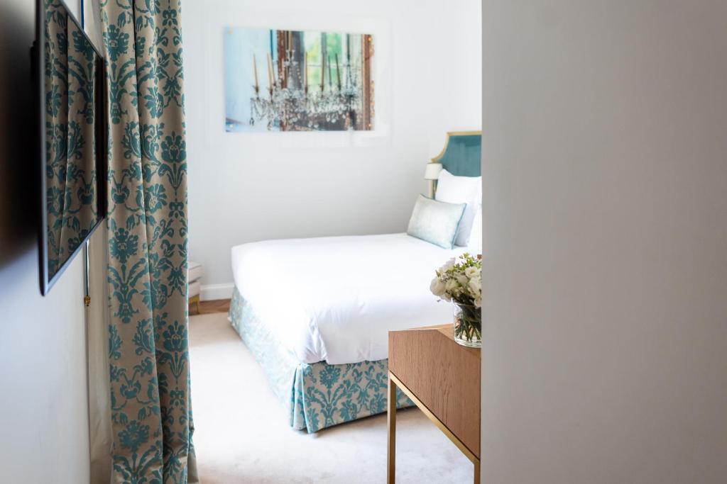 Superior Double or Twin Room - Image 16