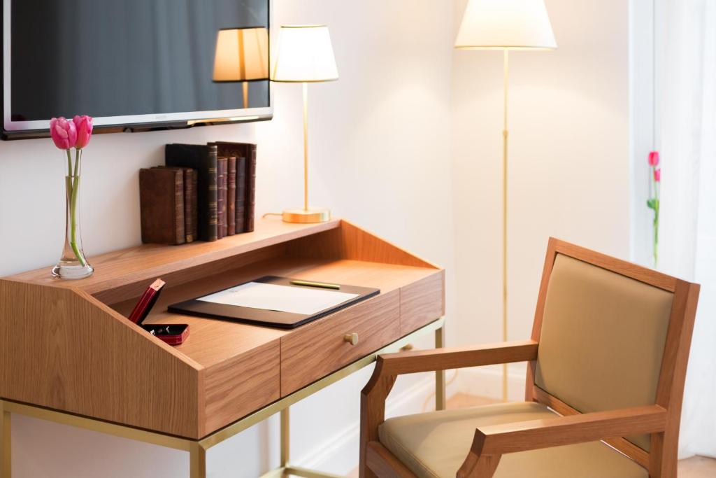 Superior Double or Twin Room - Image 4