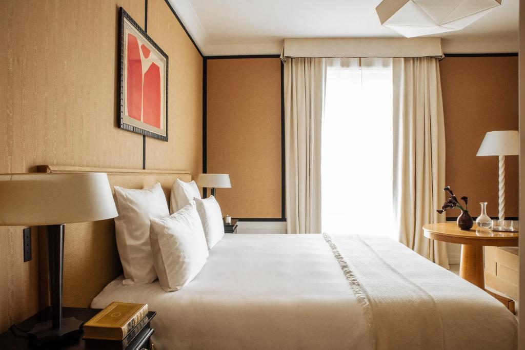 Deluxe Room - Image 1