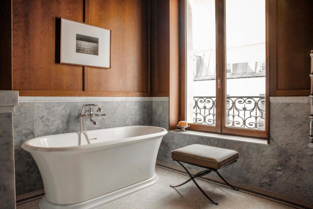 Suite Paris Sky - Image 4