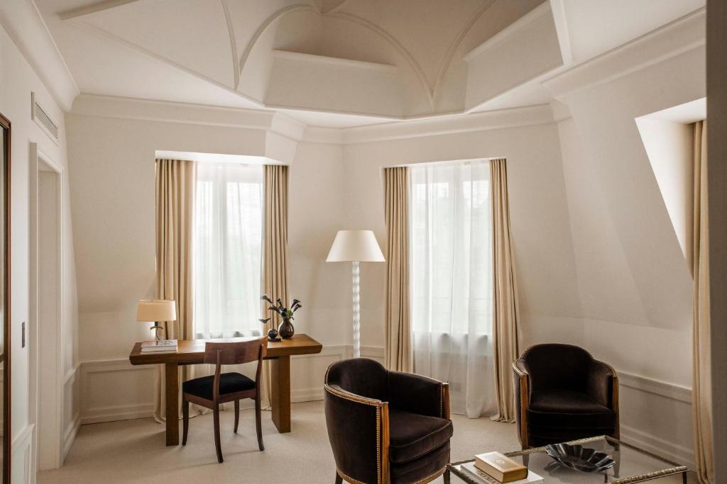 Suite with view on the Eiffel Tower - Image 2