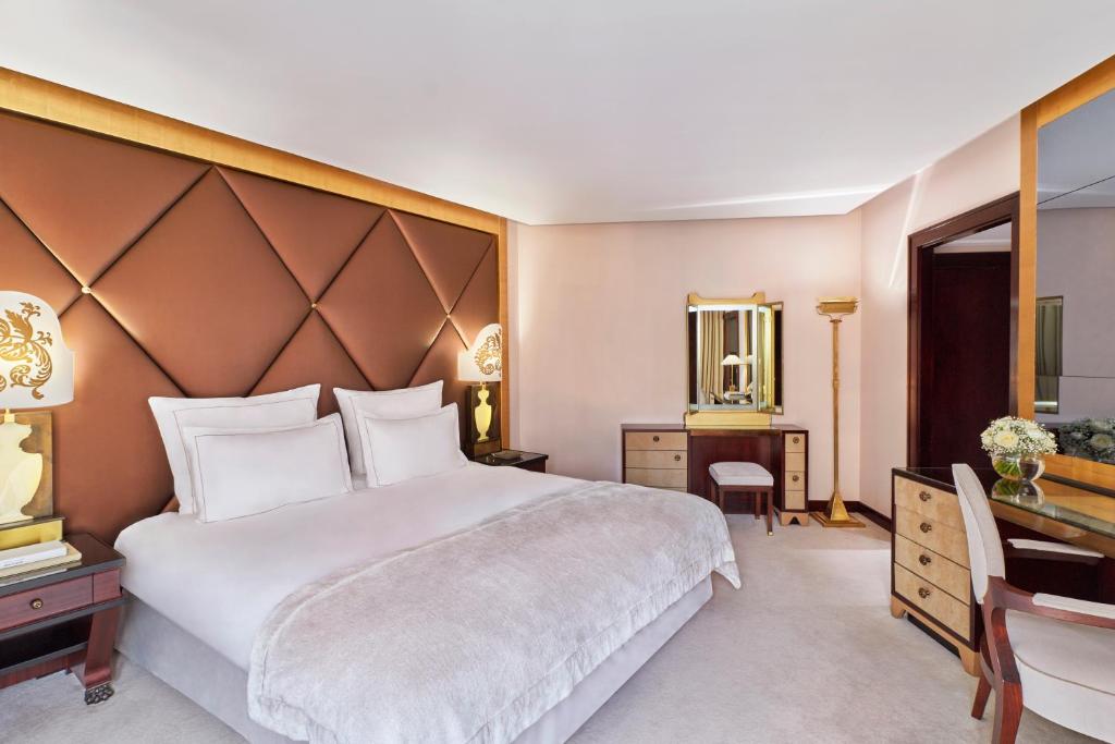 Deluxe Double Room - Image 6