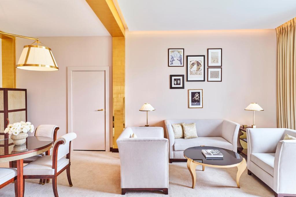 Suite - Image 1