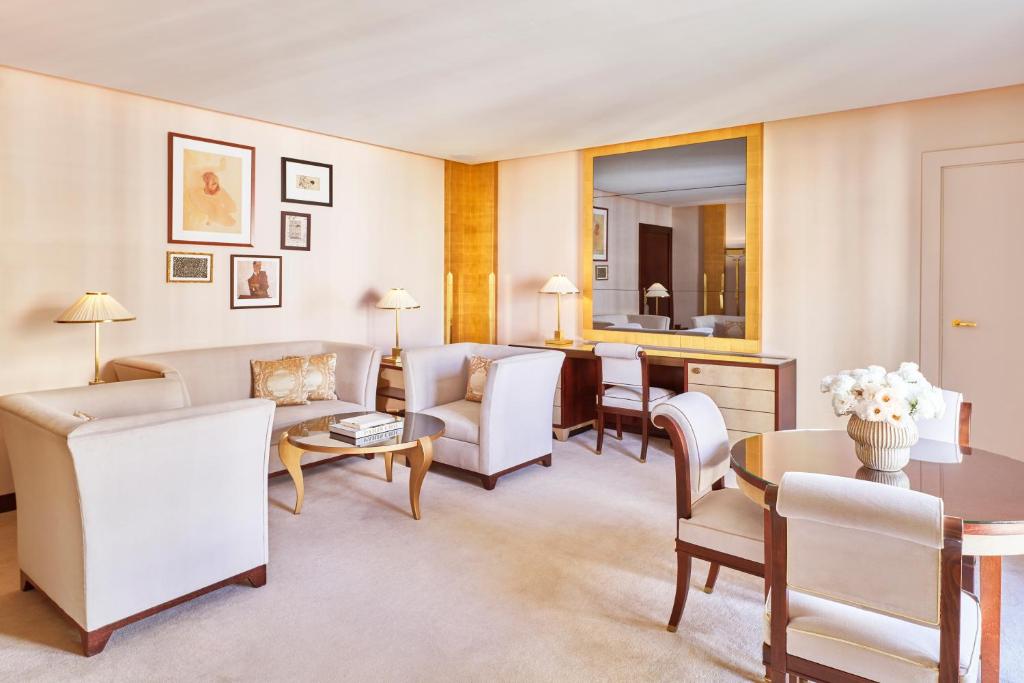 Superior Suite - Image 1