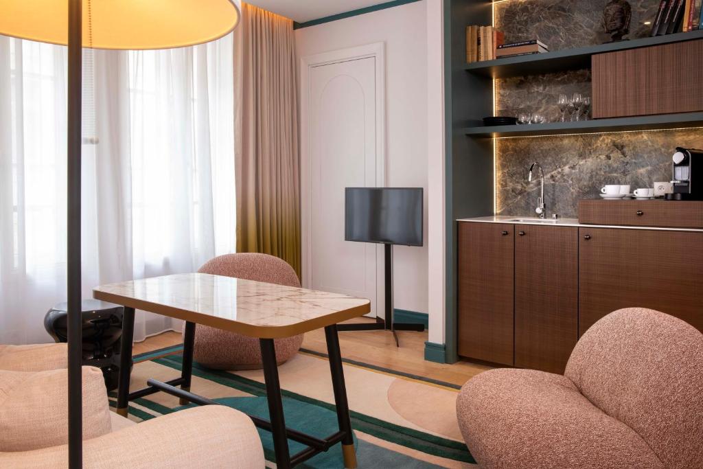 One-Bedroom Apartment - Image 2