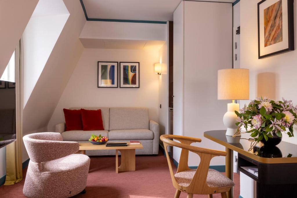 Suite with Free Bottle of Champagne and Spa & Fitness Access - Image 5