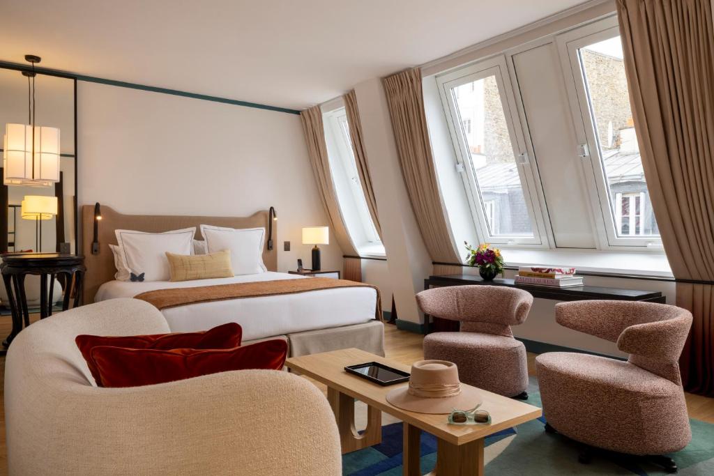 Suite with Free Bottle of Champagne and Spa & Fitness Access - Image 1