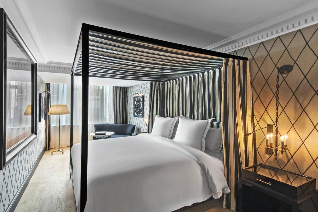Deluxe, Guest room, 1 king - Image 11