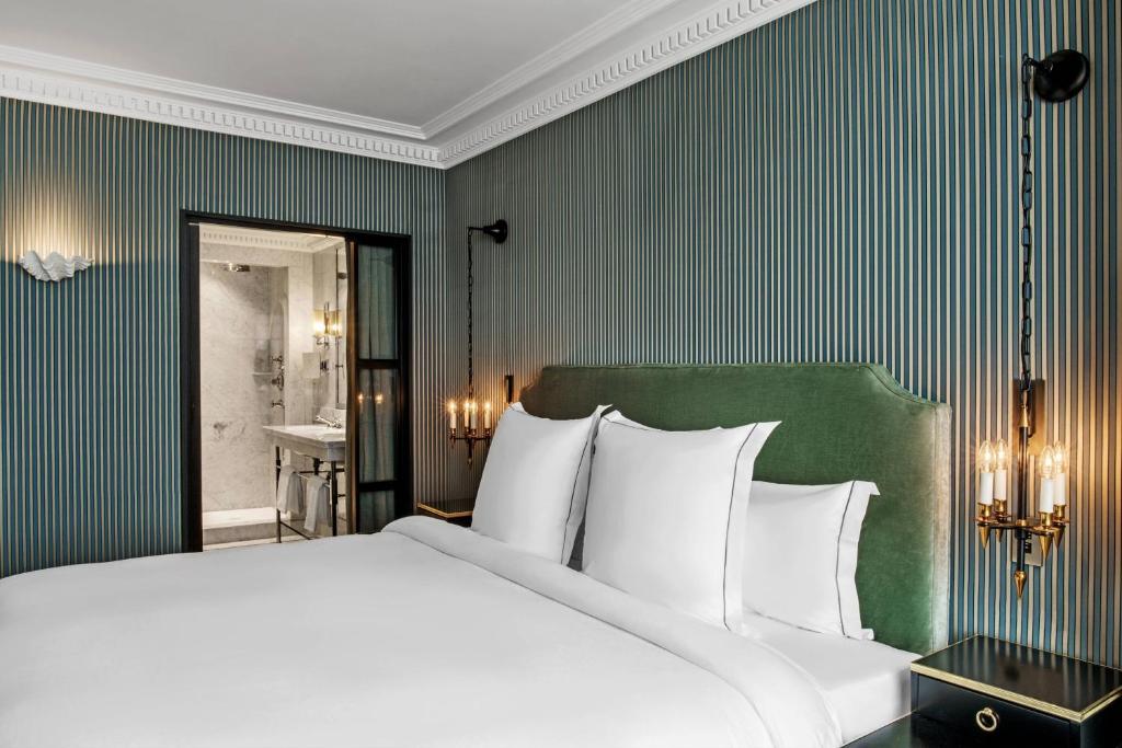 Deluxe, Guest room, 1 king - Image 14
